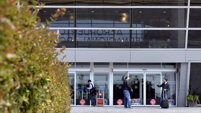 Entrada al Aeropuerto Internacional de Rosario.
