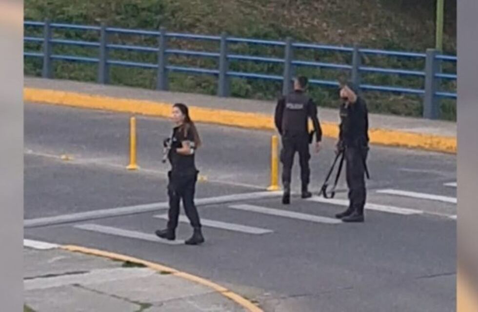 Video polémico: policías dispararon balas de goma por la espalda a un grupo de chicos