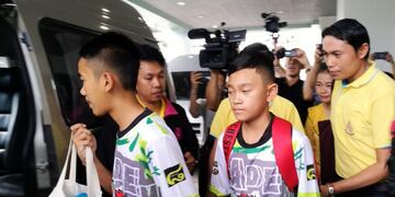 Algunos de los 12 niños rescatados del interior de una cueva en el norte de Tailandia\u002E