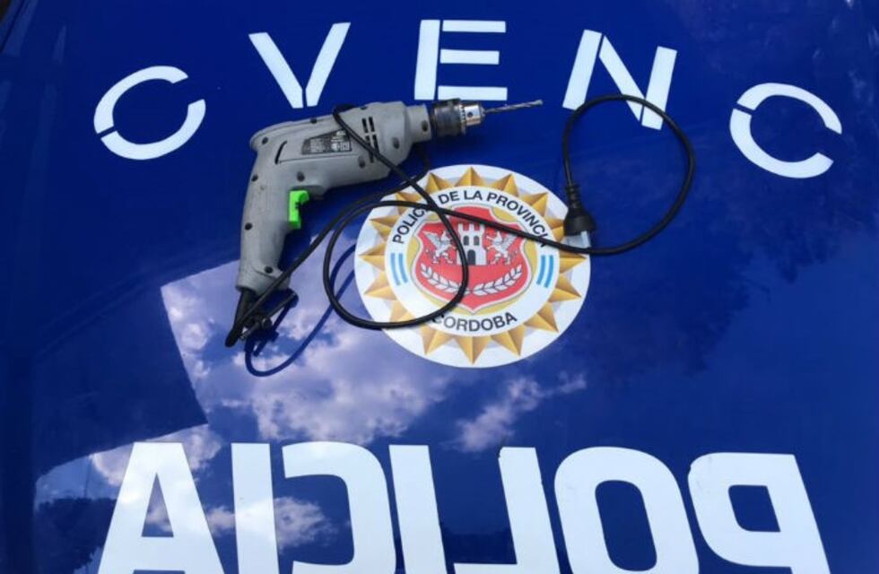 Tres adolescentes amenazaron con un taladro a una mujer para robarle