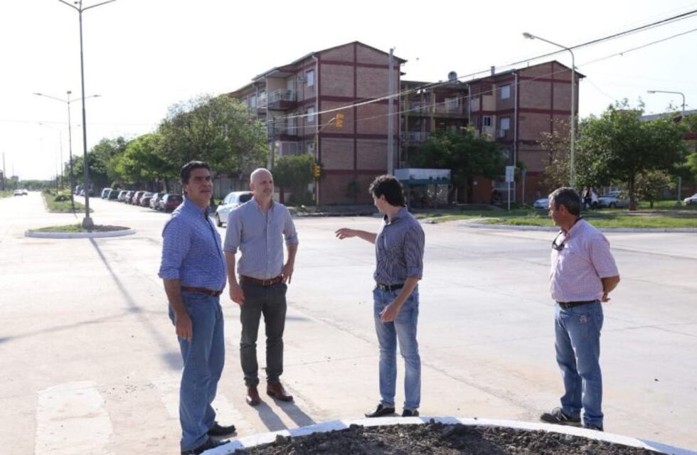 Jorge Capitanich supervisó la obra de reparación de la avenida Piacentini