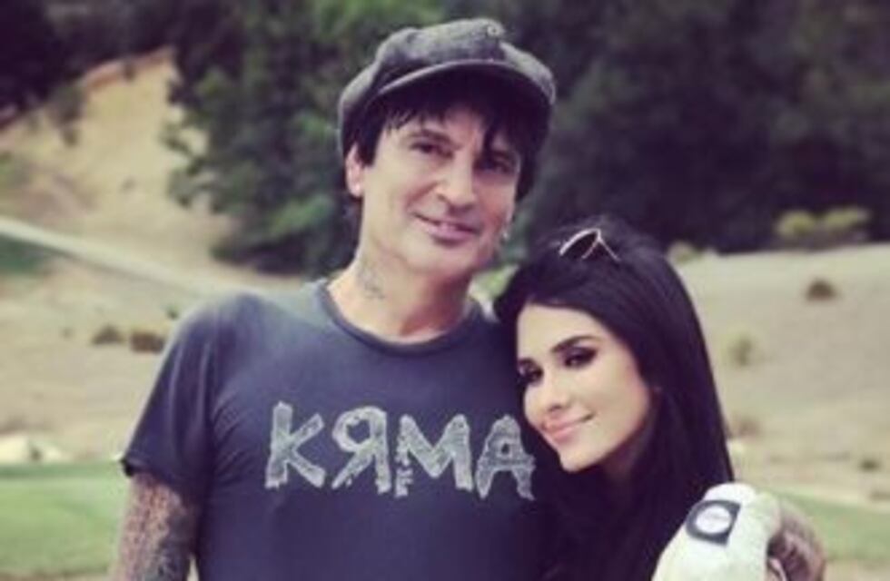 In fraganti: famoso músico internacional y su novia fueron filmados tras tener sexo en el baño de un avión