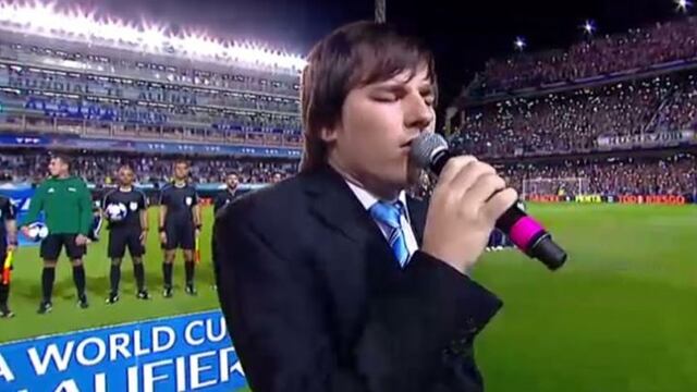 Nahuel Pennisi cantando el himno\u002E (Web)