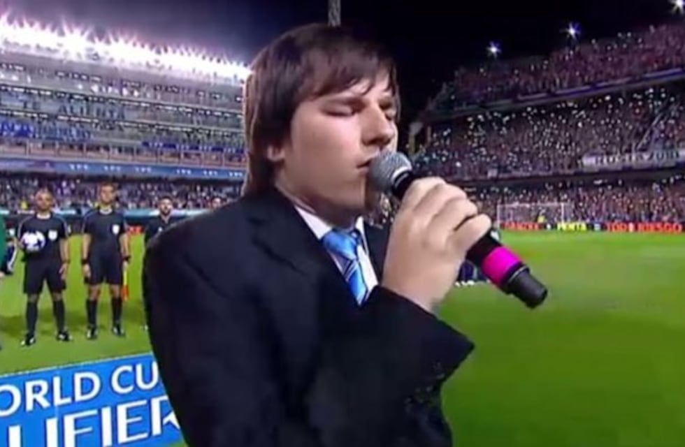 Así cantó Nahuel Pennisi el himno argentino en La Bombonera