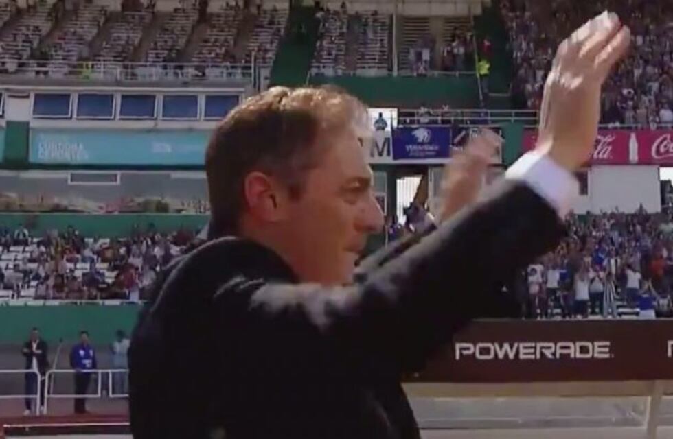 Ovación de los hinchas de Talleres a Frank Dario Kudelka en el Kempes