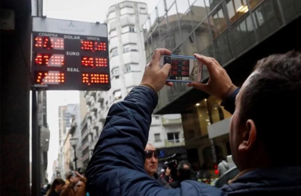 El dólar cerró a $38,39 en Tucumán