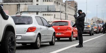 Fuerte aumento del tráfico vehicular este lunes 11 de mayo de 2020, día en el que comenzó la flexibilización de la cuarentena vigente por el coronavirus en la ciudad de Buenos Aires\u002E (Clarín)