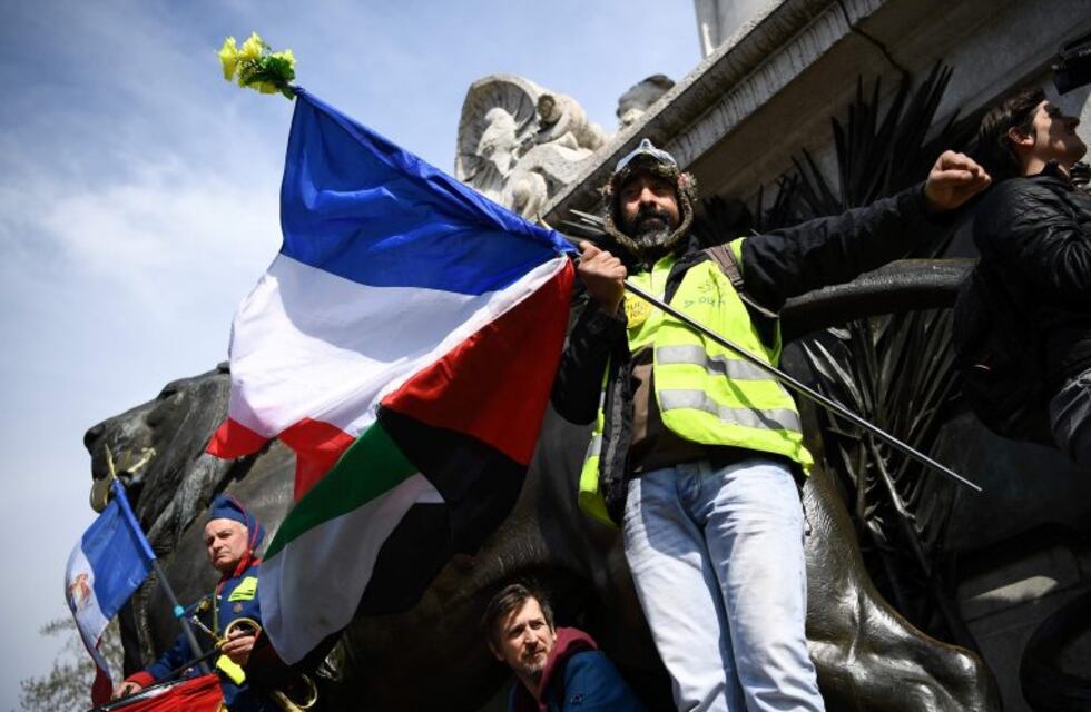 Los "chalecos amarillos" realizan su vigésima primera marcha contra Macron