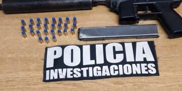 Luego de la captura de Javier Pavez, quien fue detectado con una ametralladora silenciada, dieron con drogas\u002E