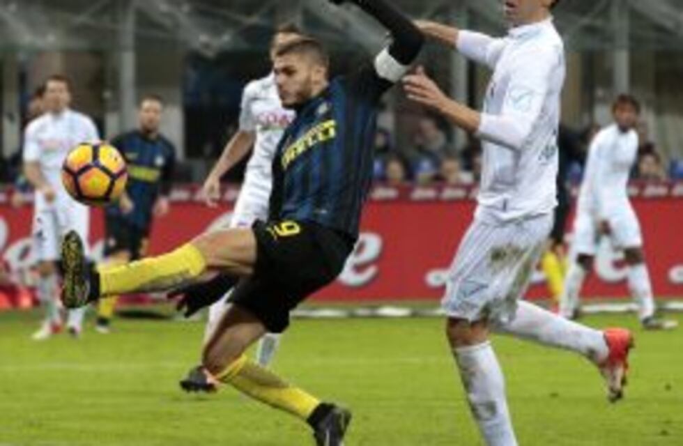 Icardi marcó un tanto en el triunfo de Inter por 3-1 al Chievo Verona