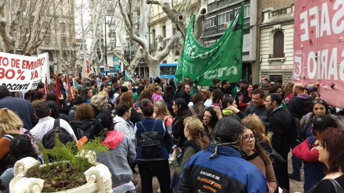 Amsafe Rosario desobliga a sus alumnos de 10 a 14 y moviliza junto al resto de los trabajadores estatales\u002E (Archivo)