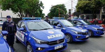 Entrega de autos nuevos a la policía