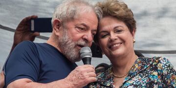 Brazilian ex-president (2003-2011) Luiz Inacio Lula da Silva (L) speaks next to Brazilian former president (2011-2016) Dilma Rousseff during a Catholic mass in memory of Lula's late wife Marisa Leticia, at the metalworkers' union building in Sao Bernardo do Campo, in metropolitan Sao Paulo, Brazil, on April 7, 2018\u002E\r\nBrazil's election frontrunner and controversial leftist icon said Saturday that he will comply with an arrest warrant to start a 12-year sentence for corruption\u002E \
