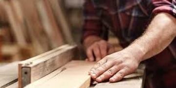 Reciclaron mobiliario escolar