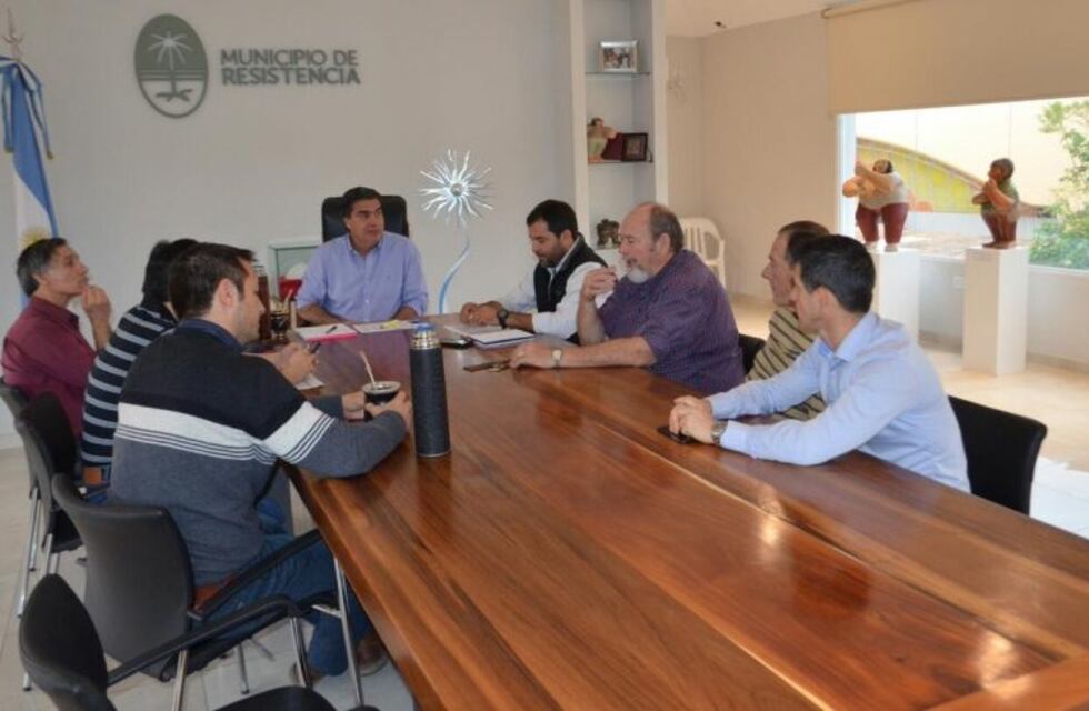 Capitanich se reunió con empresarios del sector de colectivos