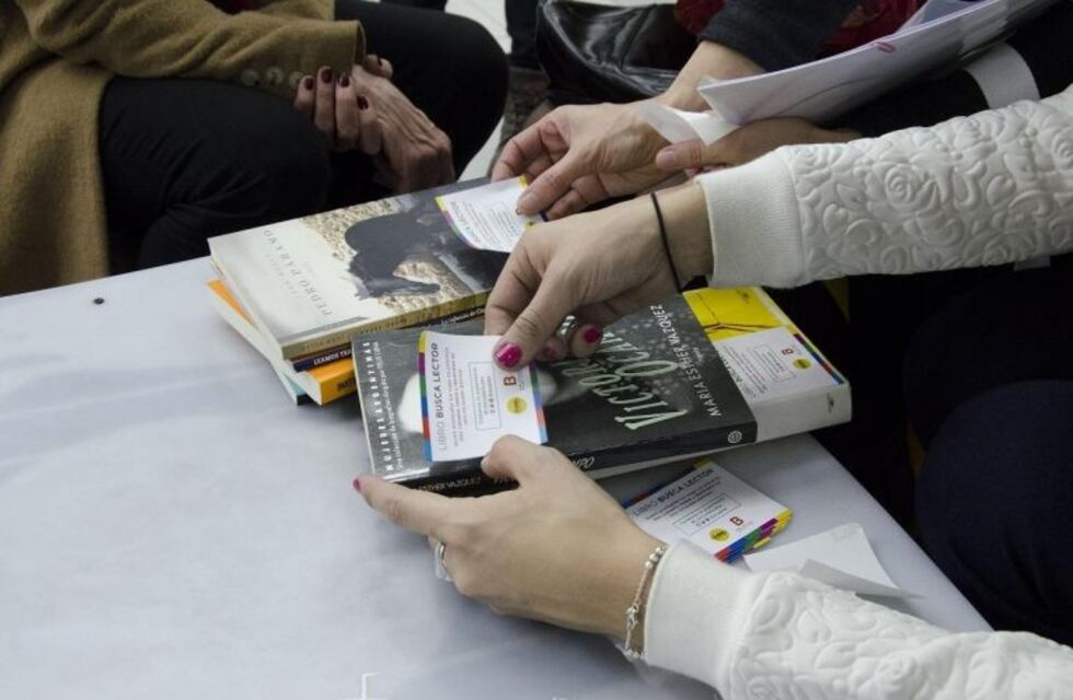Regalarán libros este viernes en el subte porteño por el "Día del Lector"