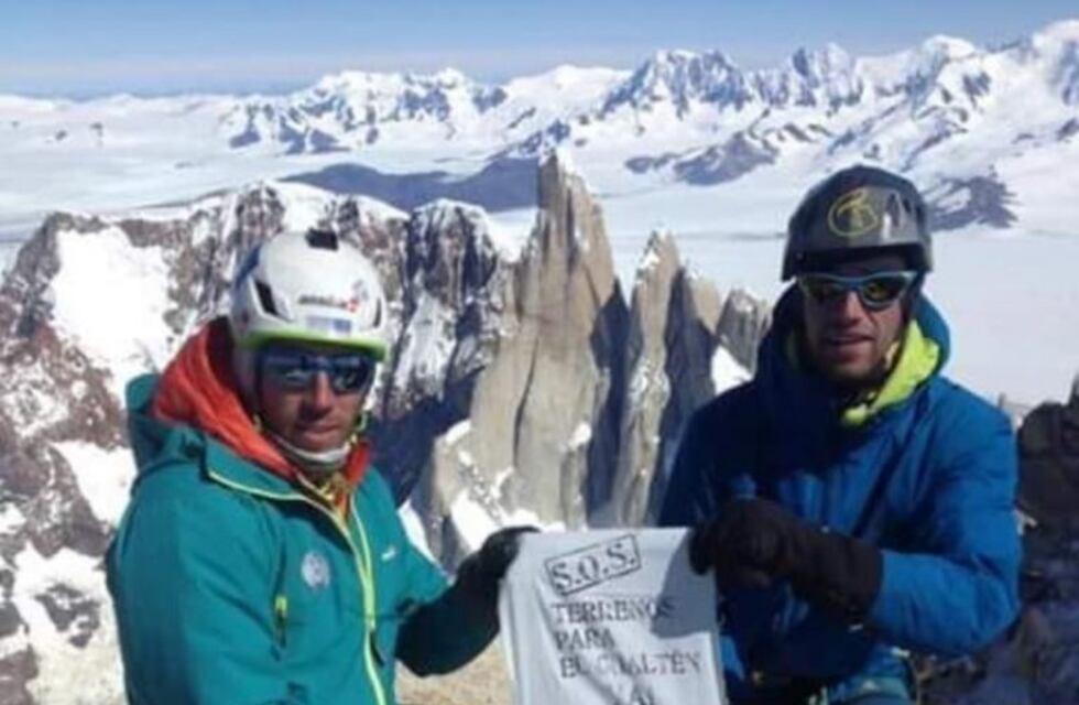 El Chaltén: escaladores llevan reclamo de vecinos a la cumbre del Cerro Fitz-Roy