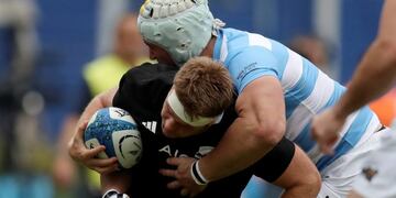 Sam Cane en un partido contra Los Pumas\u002E El ala de los All Blacks destacó a la defensa nacional (AP Photo/Natacha Pisarenko)
