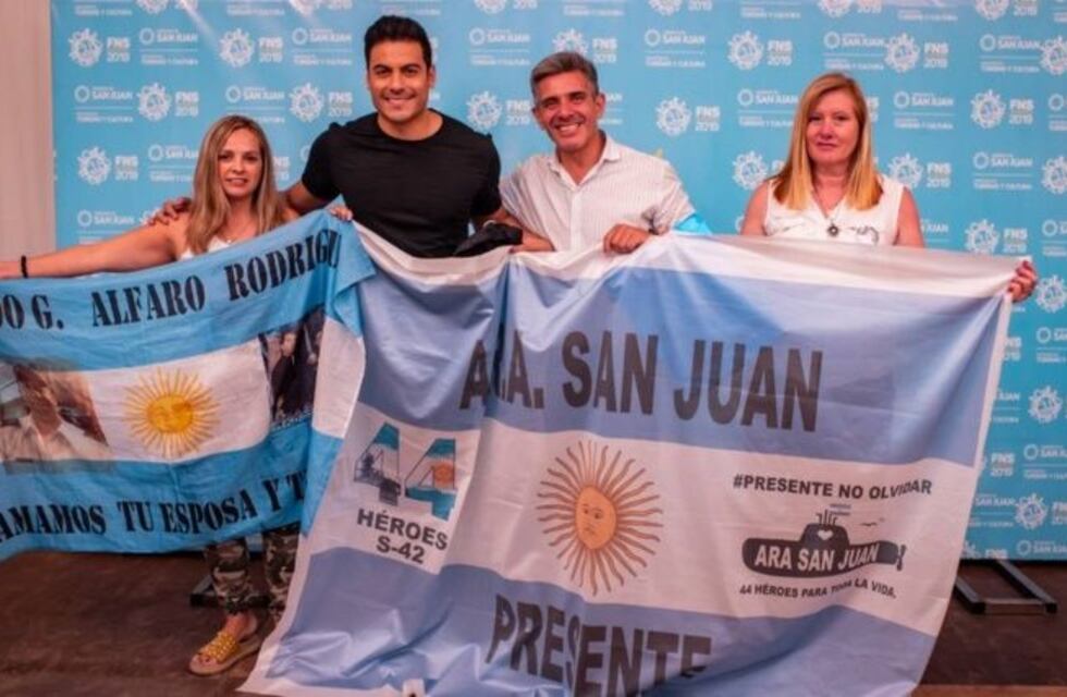 Emocionante homenaje de Carlos Rivera para los marinos del ARA San Juan