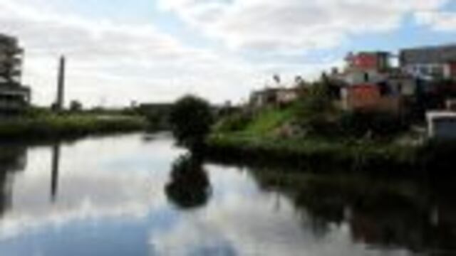 CLAIMA20161130_0364   Villa 21-24, sobre el Riachuelo, con las casas sobre el agua contaminada.nFoto: Mario Quinteros