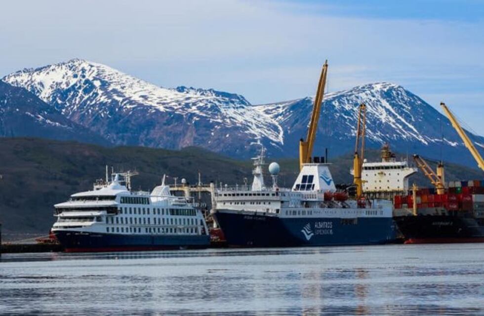 Intensa jornada de actividad portuaria ocupó a casi 400 trabajadores