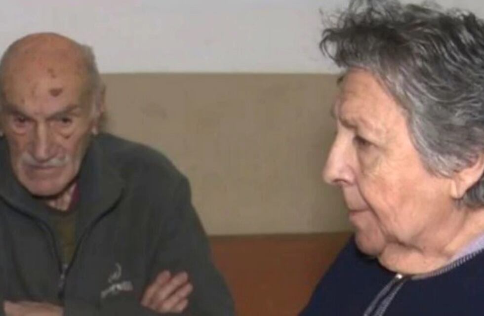 La pareja de ancianos abandonada en un bar fue rescatada por otro de sus hijos