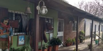 Ingreso a la talabartería, en plana zona rural\u002E (El Norte)
