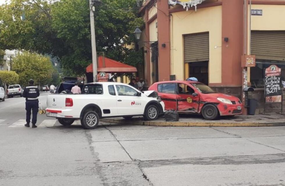 Fuerte choque en pleno centro salteño