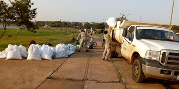 Recolección de basura en el Acceso Oeste de Posadas\u002E