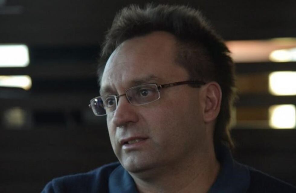 Escuchas telefónicas complican la situación de Carlos Laje
