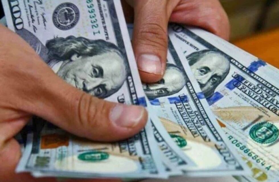 Se recalienta la presión sobre el dólar, que ya pisa $63 y obliga al Banco Central a subastas reservas