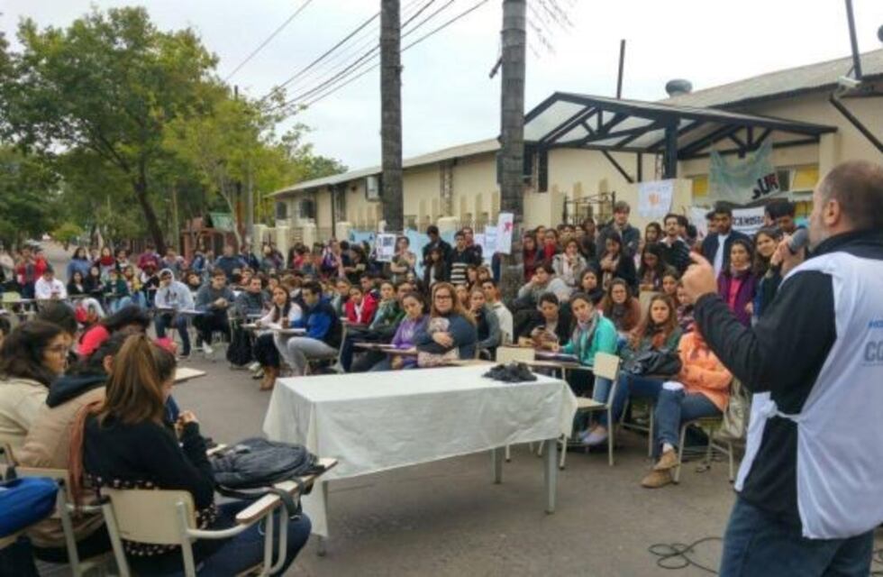 Docentes universitarios de Chaco y Corrientes harán una marcha regional