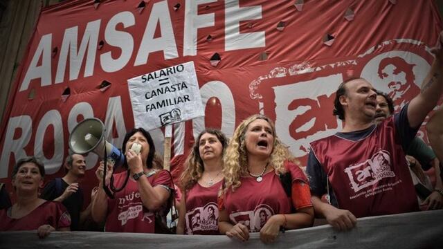 Docentes nucleados en Amsafe Rosario se movilizaron durante el paro del 30 de marzo.