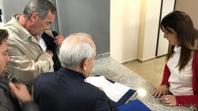 Marcelo Macarrón y su abogado Marcelo Brito en Tribunales de Río Cuarto\u002E