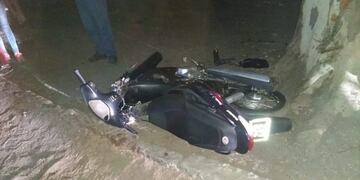 Terminaron en el hospital tras caer de una moto