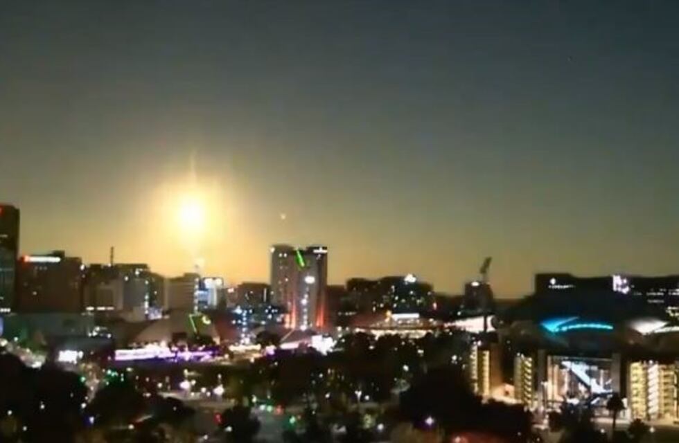 Australia: las imágenes del momento exacto en que un meteorito cae sobre la tierra