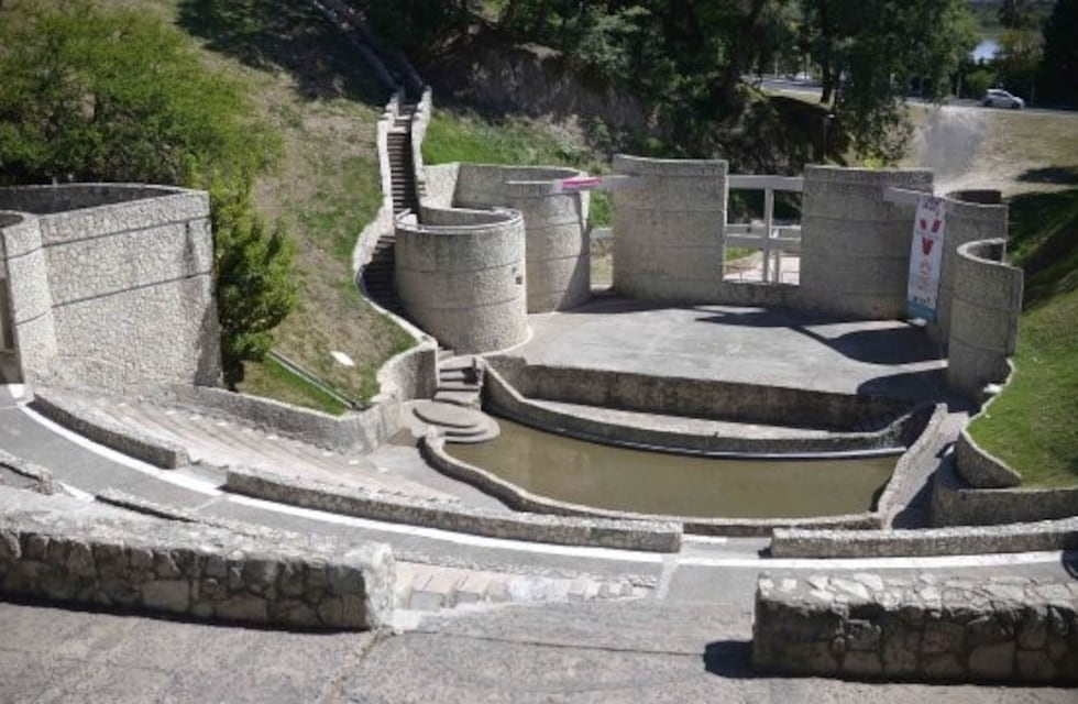 Robaron griferías de los baños del Anfiteatro Héctor Santángelo