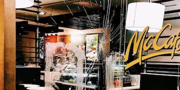 Así quedó uno de los locales del Village Recoleta, donde manifestantes impidieron el rodaje de la película dirigida por Agustina Macri\u002E Foto: La Nación\u002E