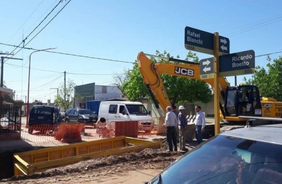 El desagüe de la calle Bianchi continúa a buen ritmo