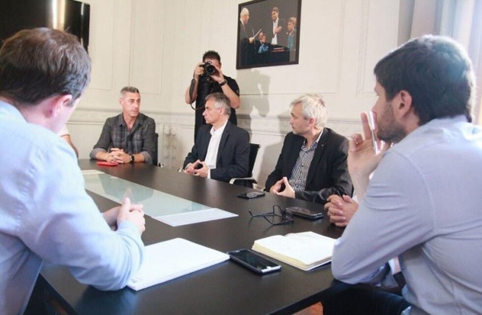 Pullaro reunió a los dirigentes de Central y Newell's: "Tenemos un gran respaldo de los clubes"