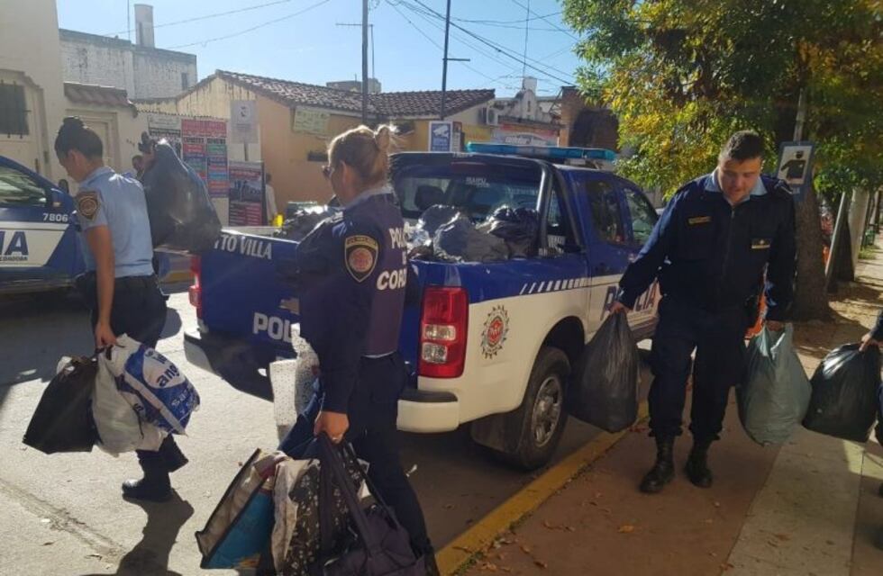 El personal policial de Alta Gracia realizó donaciones para Santiago del Estero