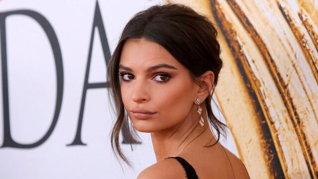 Actress and model Emily Ratajkowski arrives for the 2016 CFDA Fashion Awards in Manhattan, New York, U.S., June 6, 2016.  REUTERS/Andrew Kelly  nueva york eeuu Emily Ratajkowski entrega premios de la moda cfda actriz y modelo invitados