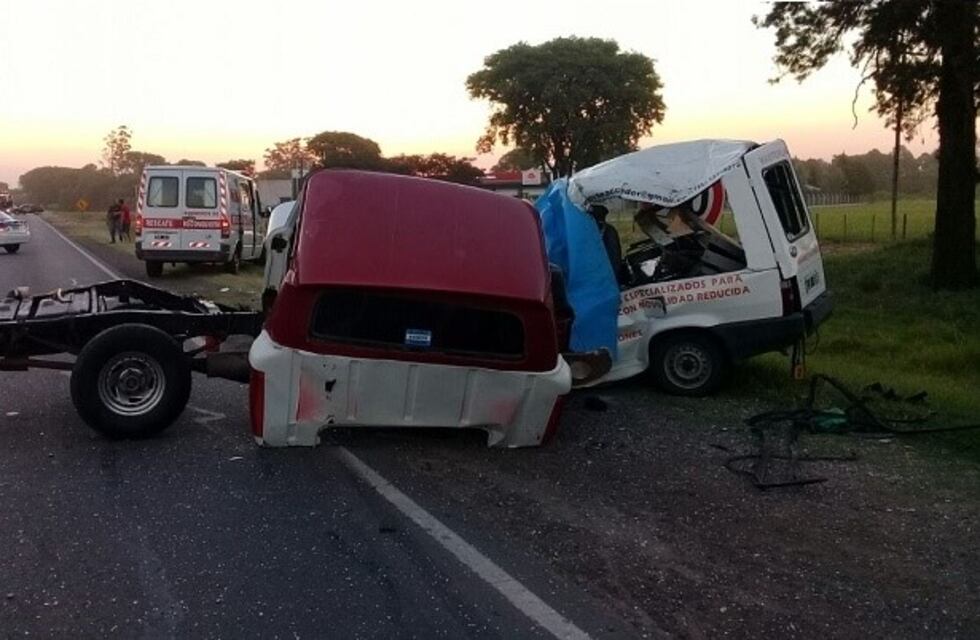 Una anciana enferma y su chofer murieron tras ser embestidos de frente por una camioneta