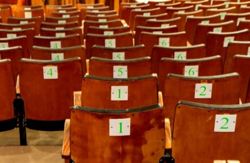 Refaccionan el Cine Teatro de Rawson