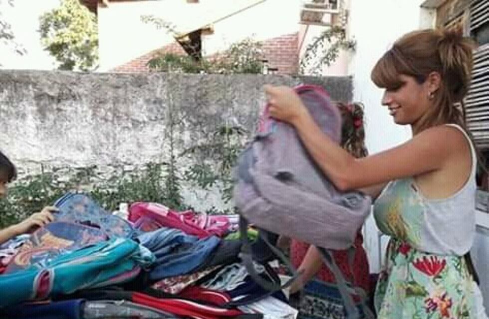 Un ejemplo: junta mochilas para regalar a quienes mas las necesitan