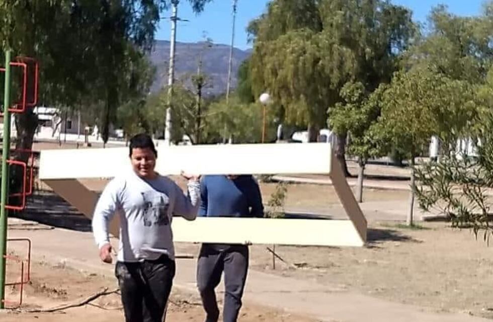 Arreglaron los juegos de la plaza y el Intendente los denunció