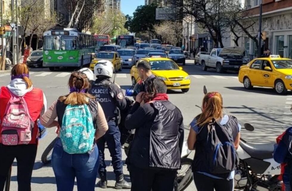Éramos pocos... otro corte piquetero, esta vez en el puente Olmos