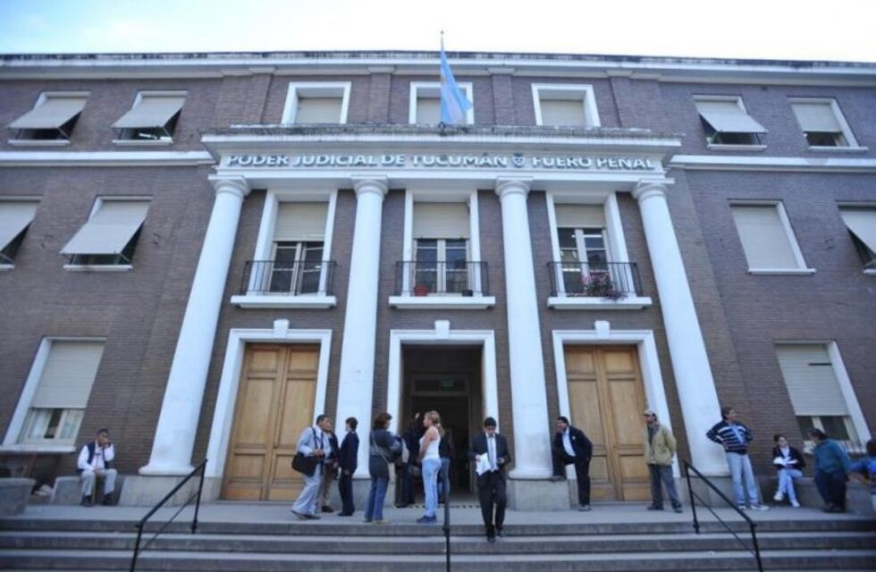 Investigan a una banda que robó una camioneta a punta de pistola