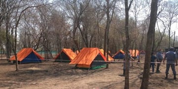 98 aborígenes fueron hacinados en carpas en el medio del monte a hacer cuarentena