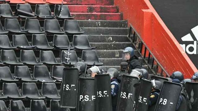 La policu00eda intervino en las tribunas de la cancha de Newell's luego del clu00e1sico rosarino.